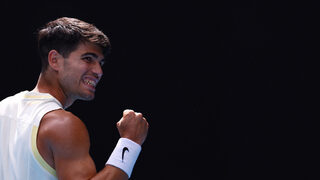 Алкарас продължи напред в Australian Open след контузия на съперник