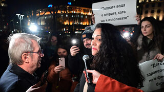 Протестите с искане на оставката на шефа на "Пирогов" се преместиха пред Съдебната палата
