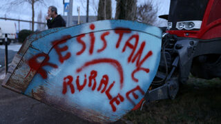Трактори на магистралите: защо протестират френските фермери