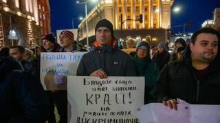 Снимка на деня: Убийството на Пейо Пеев предизвика протест с искане за споделено <span class="highlight">родителство</span>