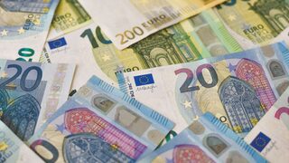 Евростат: Личните трансфери на средства от ЕС са достигнали рекордни нива през 2022 г.