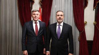 Първата визита на новия турски външен министър започна със среща с Карадайъ