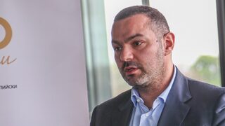 Президентът на федерацията по щанги размисли за оставката след сигнал срещу него