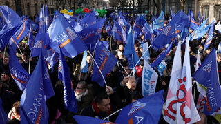 След протестите френските полицаи ще получат бонуси за олимпийските игри в Париж