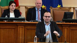 "Демократична България" поиска спешна намеса на потребителската комисия заради мобилните оператори