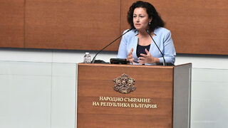 Парламентът пое към разрешаване на пръскането с дронове в земеделието