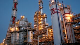 Украински дронове удариха рафинерията на "Лукойл" във Волгоград