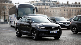 Парижани одобриха три пъти по-високи такси за SUV коли
