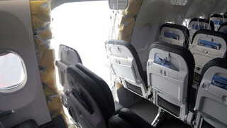 Без 4 болта: как се е откъснал панелът от Боинг 737 в САЩ