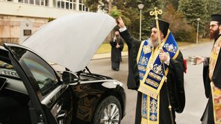 Службата <span class="highlight">за</span> <span class="highlight">охрана</span> получи три нови бронирани автомобила висок клас
