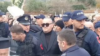 Прокуратурата в Албания иска над 2 години затвор за избран кмет, етнически <span class="highlight">грък</span>