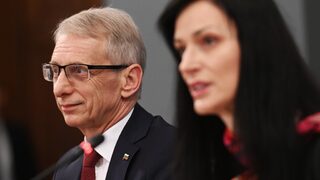 Денков видя отлепяне на България от корупционното дъно при управлението му