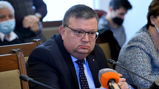 "Никога не съм го и виждал": Цацаров се появи, за да каже, че не познава Мартин Божанов-Нотариуса (видео)