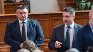 ГЕРБ се отказа да премахва безсрочните <span class="highlight">лични</span> <span class="highlight">карти</span>