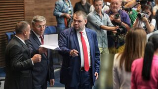 ДПС окончателно прокара законопроект срещу руските <span class="highlight">инвестиции</span>