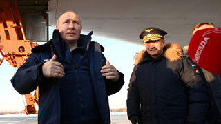 Послание до Запада: Путин летя на стратегически бомбардировач