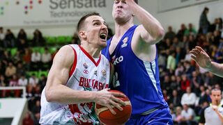 Баскетболните национали започнаха европейските квалификации с поражение от Швеция