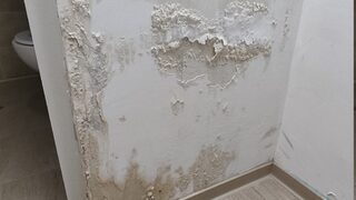 Покривът на новия корпус на Френската гимназия в София протече