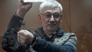 Руски <span class="highlight">правозащитник</span> получи 2.5 години затвор за "дискредитиране на армията"