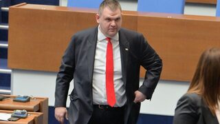 И ДПС смята, че министърът на отбраната не си върши работата