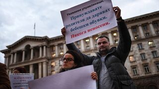 Фотогалерия: Вън мафията от здравеопазването, призоваха протестиращи пред Министерския съвет