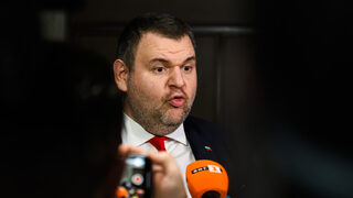 Пеевски пак атакува Денков: <span class="highlight">Изходи</span> се и се направи на мъж