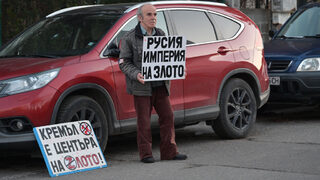 Смъртта на Навални мобилизира целия пропаганден арсенал на Кремъл
