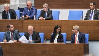 Парламентът одобри оставката на кабинета "<span class="highlight">Денков</span> - <span class="highlight">Габриел</span>"