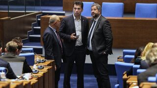"Продължаваме промяната - Демократична България": първо договорка за реформи и регулатори, после за министри