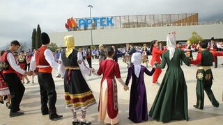 "Мило съветско другарче": Кремъл отново въвлича българско училище в пропагандна акция