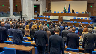 Депутатите почетоха с <span class="highlight">минута</span> <span class="highlight">мълчание</span> паметта на патриарх Неофит