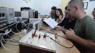Учениците от професионалните гимназии, навършили 16 години, ще могат да учат онлайн