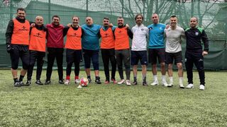 Снимка на деня: На мач с Бойко Борисов преди конгреса на БФС