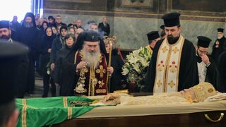 <span class="highlight">Митрополит</span> <span class="highlight">Йоан</span> води заупокойната молитва за патриарха