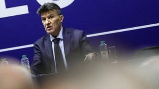 С мнозинство конгресът прие оставката на Михайлов и го освободи от отговорност