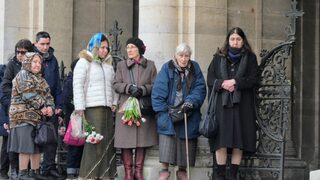 Фотогалерия: Миряните изпратиха патриарх Неофит