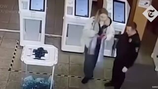Руснаци подпалиха избирателни кабини и сипаха мастило в урните в първия ден на президентските избори