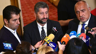 "Продължаваме промяната - Демократична България" попаднаха в политическия клинч на ГЕРБ