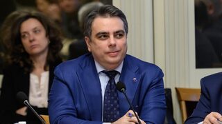 Асен Василев обяви, че не може да има правителство с първия мандат и Габриел за премиер
