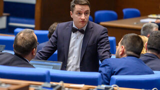 Депутатите дадоха 10 дни на Асен Василев да покрие дефицита във фонд "Сигурност на електроенергийната система" (видео)