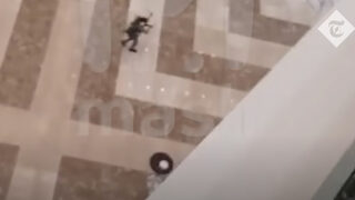 Видео показва как терористите влизат в "Крокус сити хол" в Москва