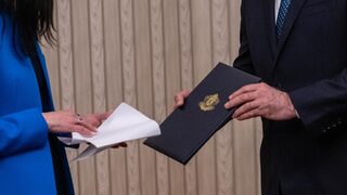 Един въпрос виси и е възможно да попречи на избори 2 в 1