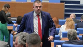 Пеевски: Отиваме на избори, всичко останало е фарс и мъка