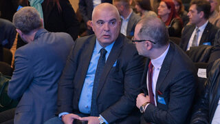 Маноил Манев, ГЕРБ: Какво правите тук? Разпускайте този цирк