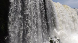 Фотогалерия: Водата пада