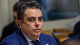Министърът на финансите: В бюджета за пенсии няма излишък за великденски добавки