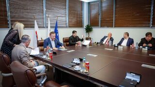 Футболният съюз е освободил над 10 души от администрацията и опитва да свие разходите