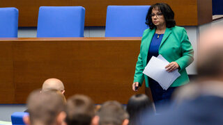 Притеснени за финансовата стабилност, ГЕРБ и ДПС задължиха Асен Василев с нови мерки