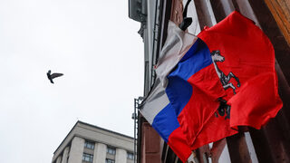 Неизвестен намушка с нож губернатора на руския арктически регион Мурманск