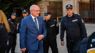 ГЕРБ поема властта чрез служебното правителство
